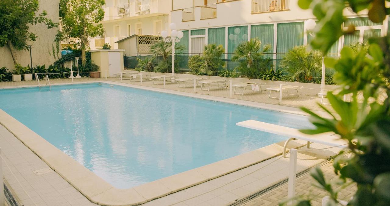 Beverly 3*